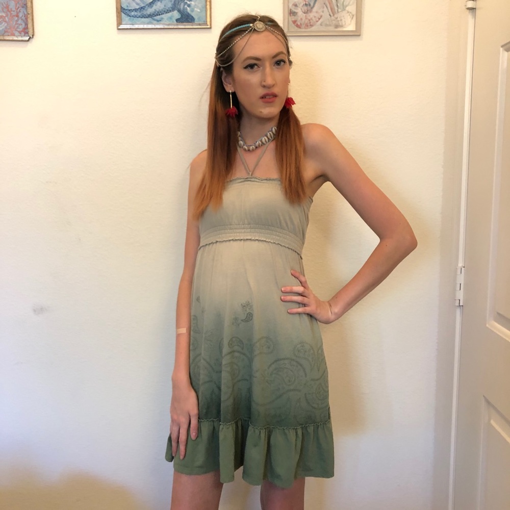 Beautiful Strapless Dress - Picture 2 of 4